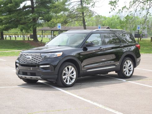 Used 2023 Ford Explorer Platinum w/ Technology Package AWD/4WD image 24