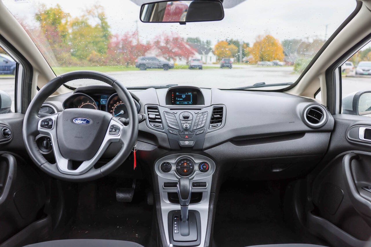 Used 2015 Ford Fiesta SE FWD image 26