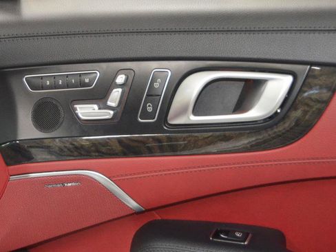 Used 2016 Mercedes-Benz SL 550 550 w/ Driver Assistance Package image 24