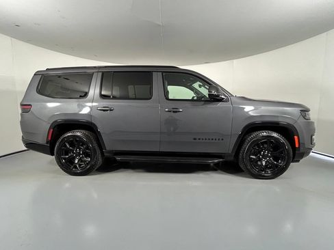 Used 2023 Jeep Wagoneer Series II AWD/4WD image 8