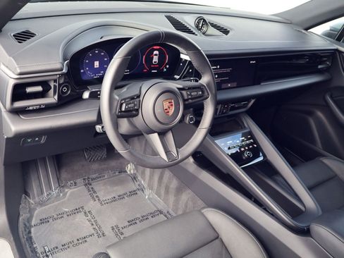 Certified 2025 Porsche Macan Electric RWD image 4