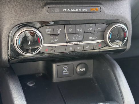 Used 2022 Ford Escape Titanium AWD/4WD image 25