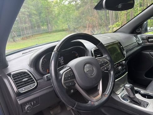 Used 2020 Jeep Grand Cherokee Overland AWD/4WD image 13