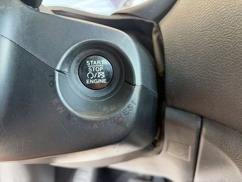 Used 2016 Jeep Renegade Limited FWD image 25