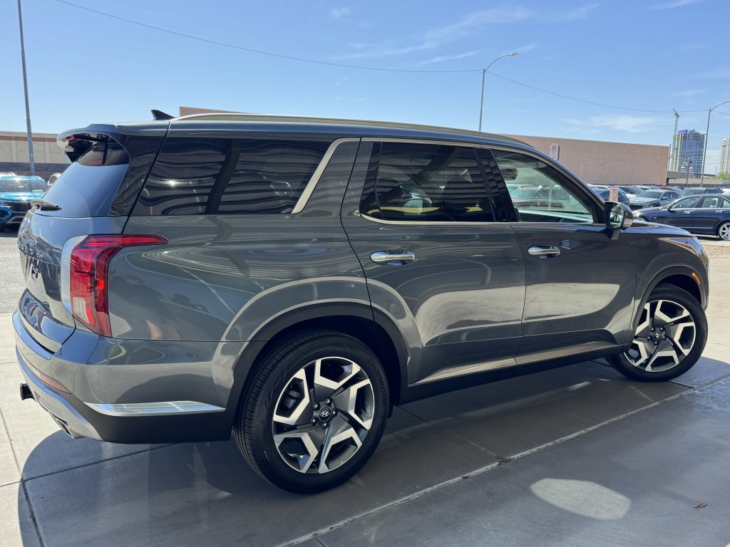Used 2024 Hyundai Palisade Limited FWD image 4