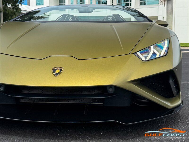 Used 2022 Lamborghini Huracan EVO RWD image 3