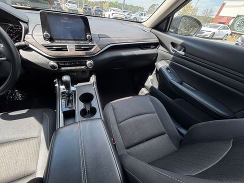 Used 2025 Nissan Altima 2.5 SV image 36