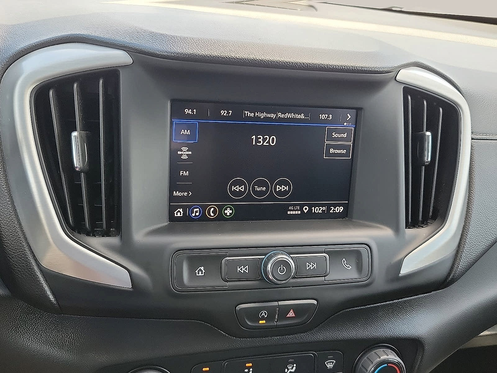 Used 2024 GMC Terrain SLE FWD image 16