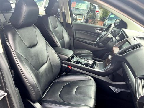 Used 2020 Ford Edge Titanium image 19
