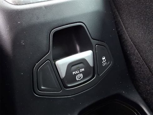 Used 2020 Jeep Renegade Sport w/ Sport Appearance Group image 24