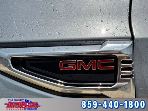 Used 2025 GMC Yukon XL Denali AWD/4WD image 17