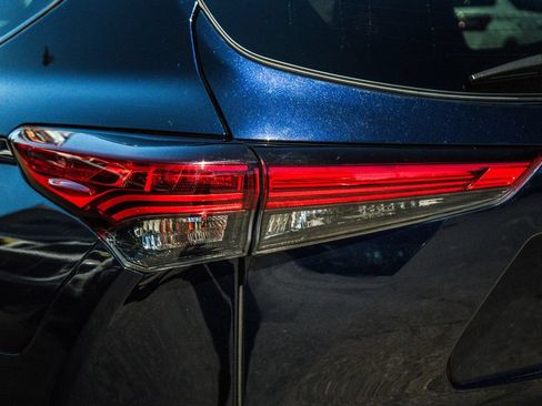 Used 2021 Toyota Highlander Platinum AWD/4WD image 8