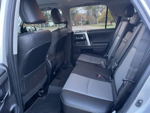 Used 2022 Toyota 4Runner SR5 Premium image 14