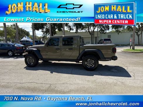 Used 2025 Jeep Gladiator Mojave w/ Convenience Group AWD/4WD image 5
