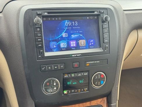 Used 2010 Buick Enclave CXL image 30