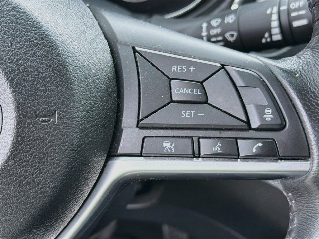 Used 2018 Nissan Rogue SV w/ Premium Package AWD/4WD image 21