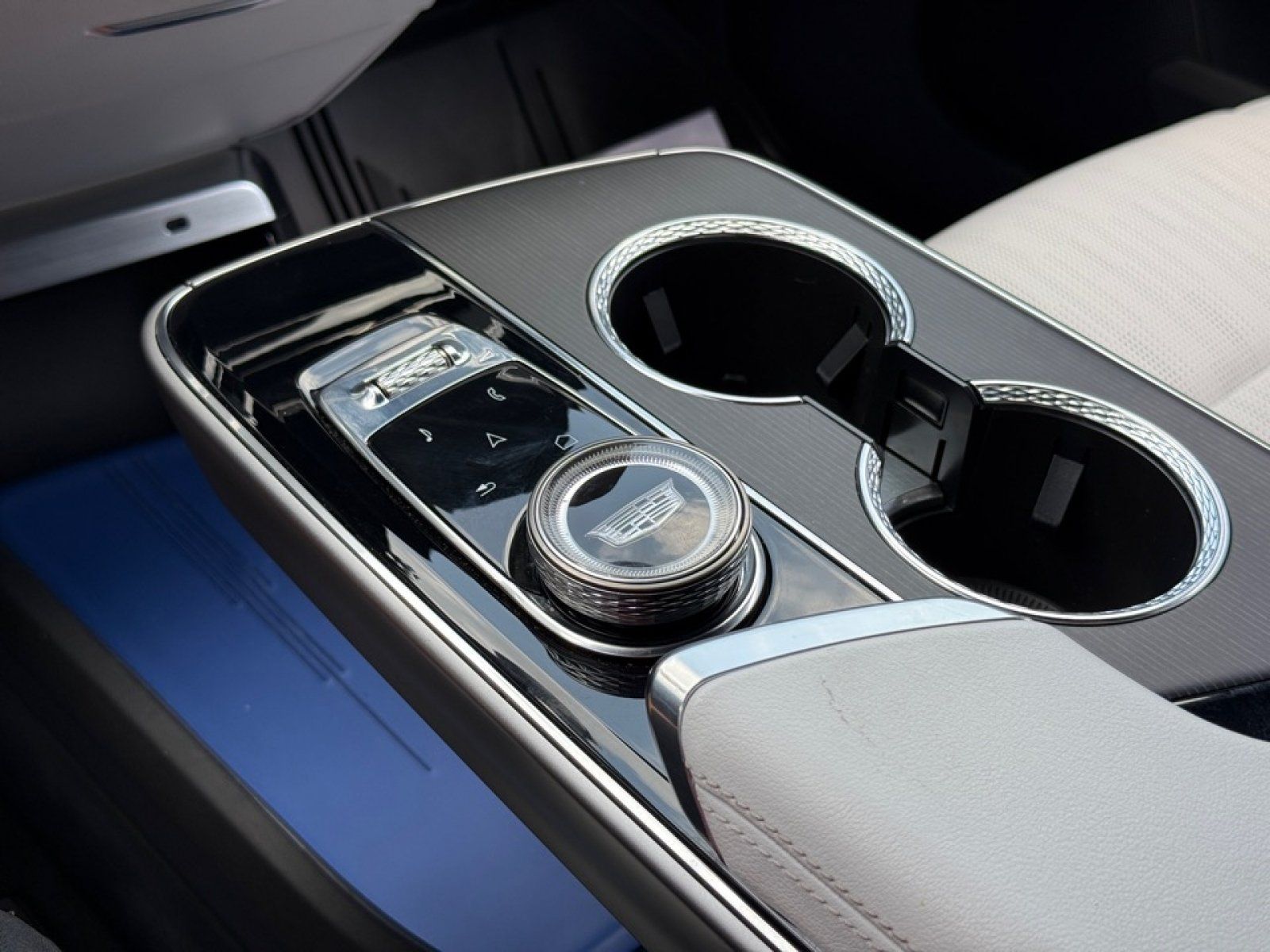 Used 2024 Cadillac Lyriq Sport AWD/4WD image 18
