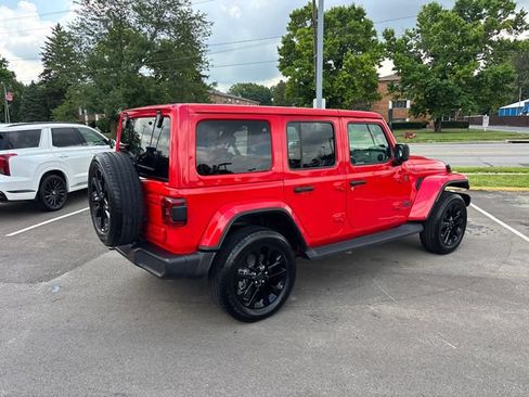Used 2025 Jeep Wrangler Unlimited Sahara AWD/4WD image 27