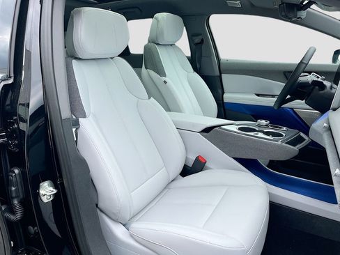 New 2026 Cadillac Optiq Luxury 1 w/ LPO, Floor Liner Package AWD/4WD image 34