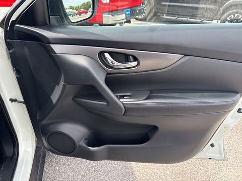 Used 2016 Nissan Rogue SV FWD image 14
