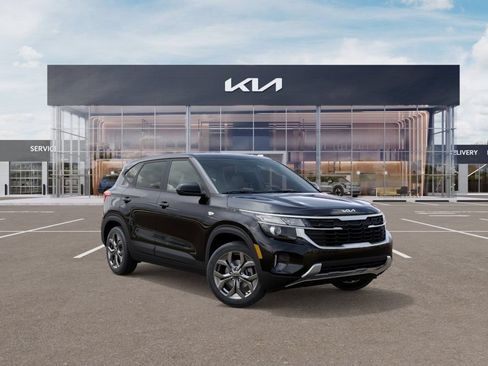 Certified 2026 Kia Seltos LX FWD image 2