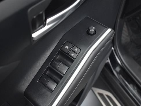 Used 2023 Toyota Highlander XLE FWD image 6