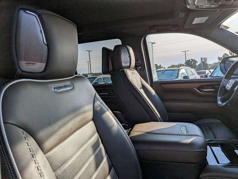 Used 2025 GMC Yukon Denali Ultimate AWD/4WD image 30