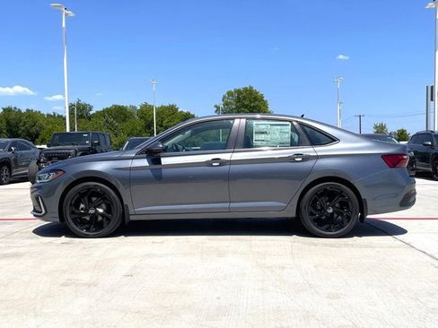 New 2025 Volkswagen Jetta SE image 4