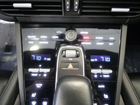 Used 2023 Porsche Cayenne AWD/4WD image 24