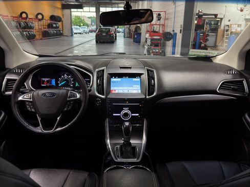 Used 2018 Ford Edge Titanium w/ Equipment Group 301A AWD/4WD image 14