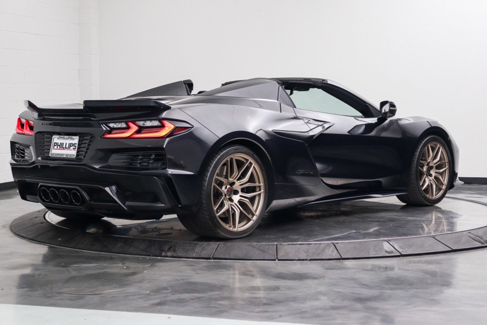 Used 2024 Chevrolet Corvette Z06 RWD image 13