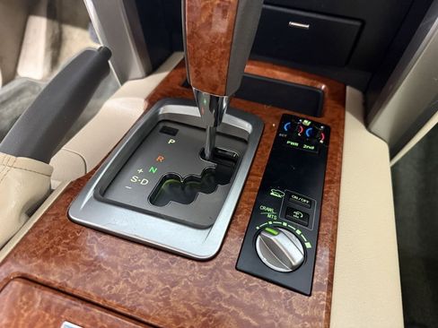 Used 2014 Toyota Land Cruiser 4dr 4WD (Natl) image 16