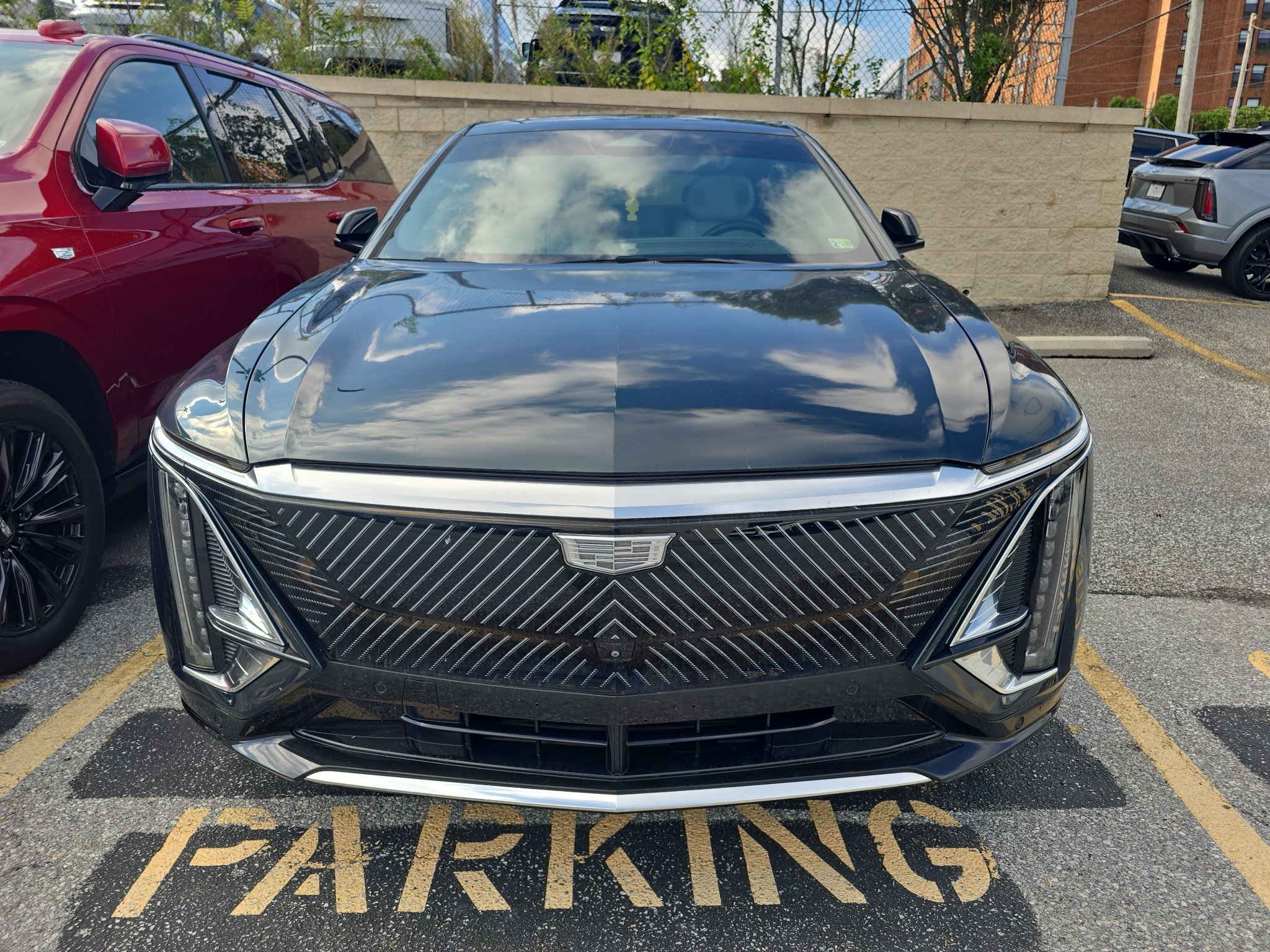 Used 2024 Cadillac Lyriq Luxury AWD/4WD image 3