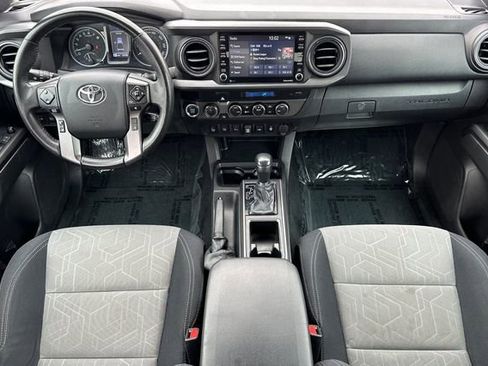 Used 2023 Toyota Tacoma TRD Off-Road w/ Technology Package AWD/4WD image 15