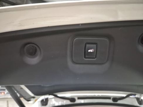 Used 2019 Nissan Pathfinder SL image 11