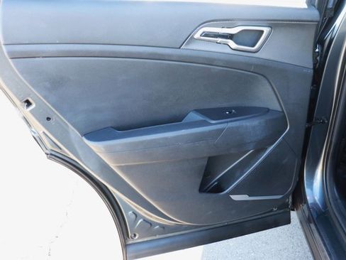 Used 2023 Kia Sportage LX image 11