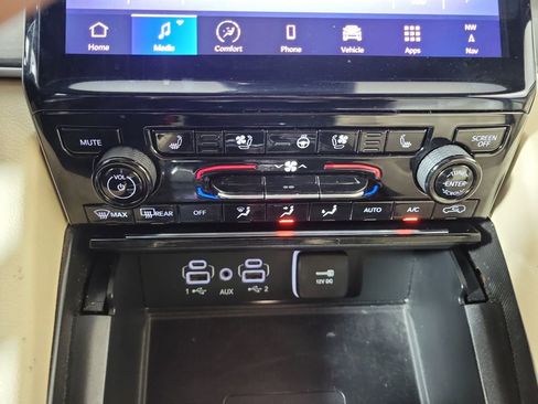 Used 2024 Jeep Grand Cherokee L Limited w/ Luxury Tech Group II image 21