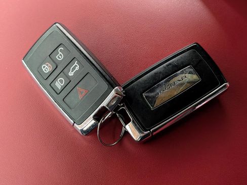 Used 2022 Jaguar F-PACE SVR image 41