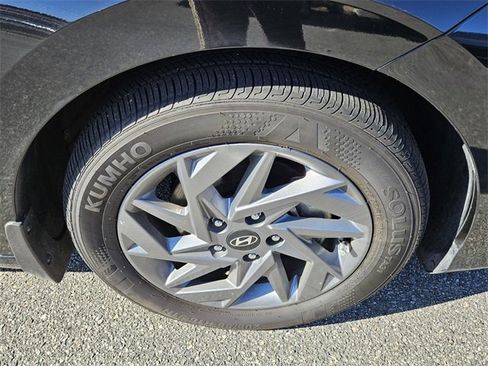 Used 2025 Hyundai Elantra Blue image 16