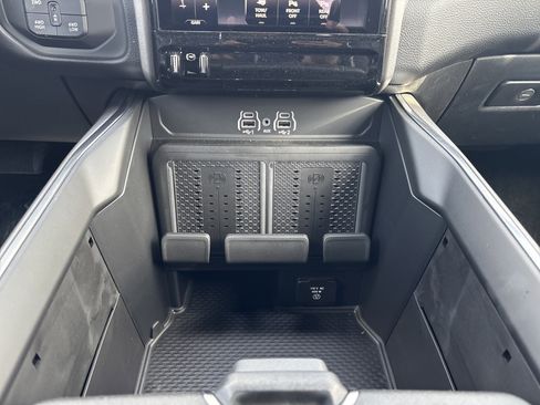 New 2026 RAM 2500 Laramie AWD/4WD image 21
