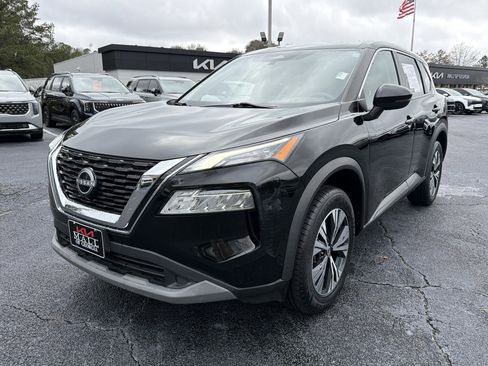 Used 2022 Nissan Rogue SV image 3