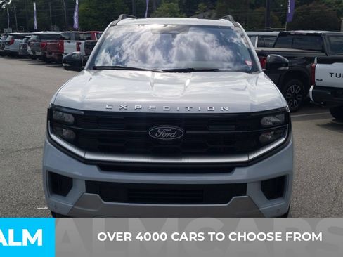 Used 2025 Ford Expedition Platinum AWD/4WD image 2