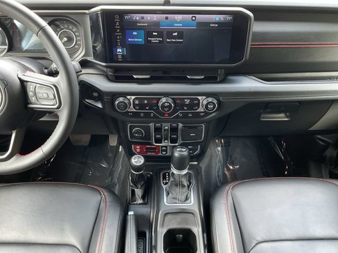 Used 2024 Jeep Wrangler Unlimited Rubicon AWD/4WD image 11