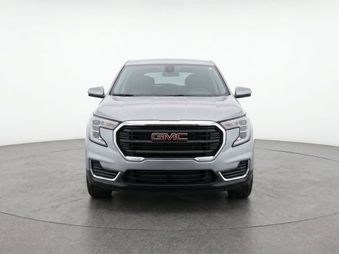 Used 2024 GMC Terrain SLE image 2
