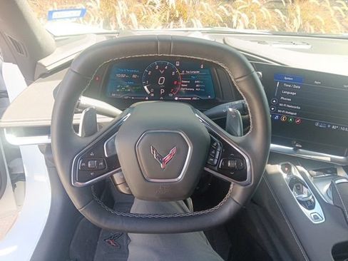 Used 2022 Chevrolet Corvette Stingray Preferred Cpe w/ Z51 Performance Package RWD image 4