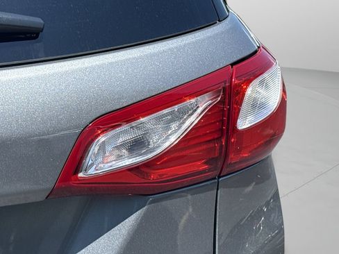 Used 2018 Chevrolet Equinox Premier FWD image 19