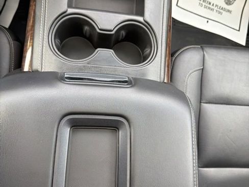 Used 2019 Chevrolet Suburban LT w/ Luxury Package image 18