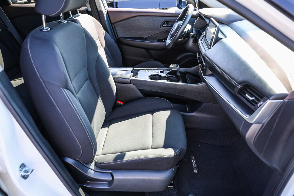 Used 2023 Nissan Rogue S FWD image 8