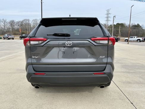 Used 2021 Toyota RAV4 XLE Premium image 6