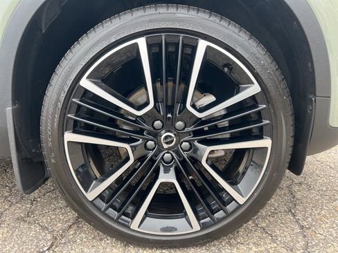 Certified 2025 Volvo XC40 B5 Ultra AWD/4WD image 12